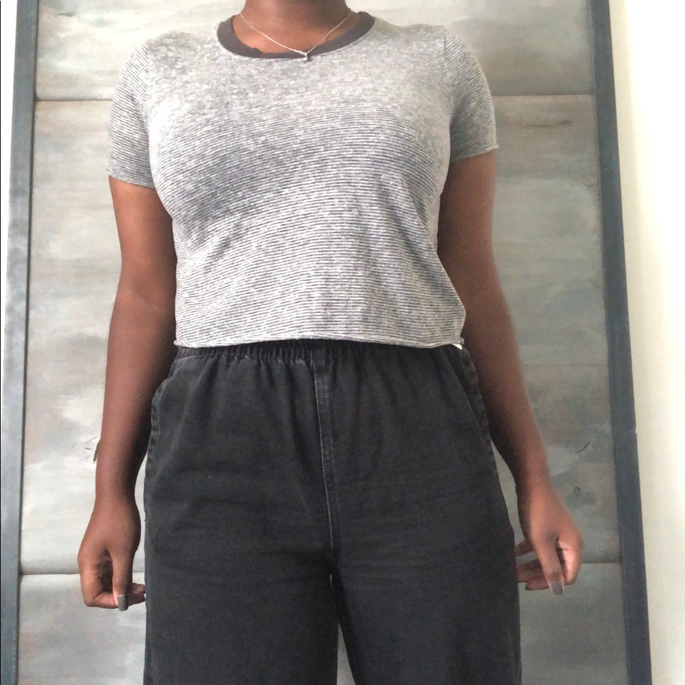 Urban Outfitters grey crop tee
